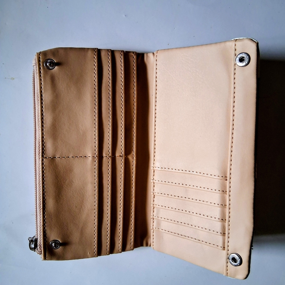 Guess Light Pink and White Wallet - Picture 6 of 10